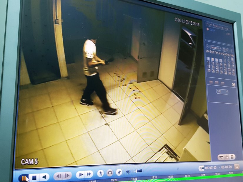 Vila Verde: Assaltou em plena luz do dia… acabou filmado, identificado e detido (Vídeo – EXCLUSIVO)