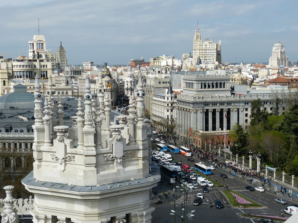 Madrid proíbe circulação de metade dos carros por causa da poluição