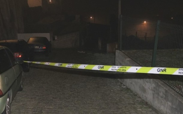 Homem que tentou matar a mulher à facada entrega-se à GNR; vítima internada no hospital de Braga em estado grave