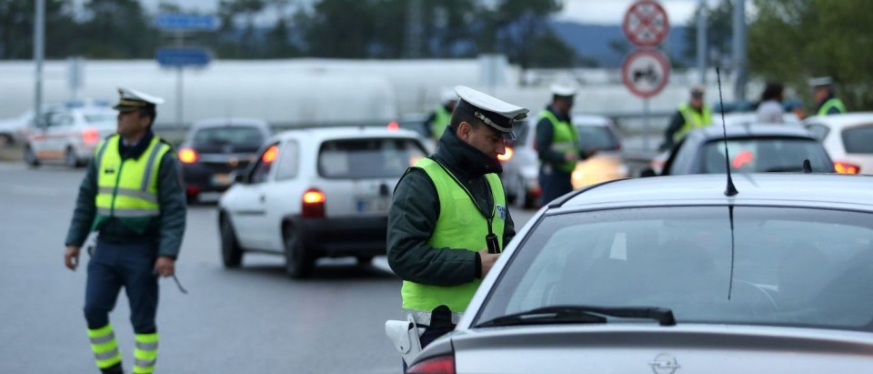 GNR detém em 12 horas uma dezena de condutores com álcool e regista três feridos graves em acidentes