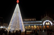 Natal chegou a Braga e fica até 16 de Janeiro iluminado por árvore de 25 metros