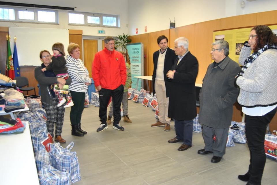 S. Lázaro entrega 25 cabazes de Natal a famílias carenciadas