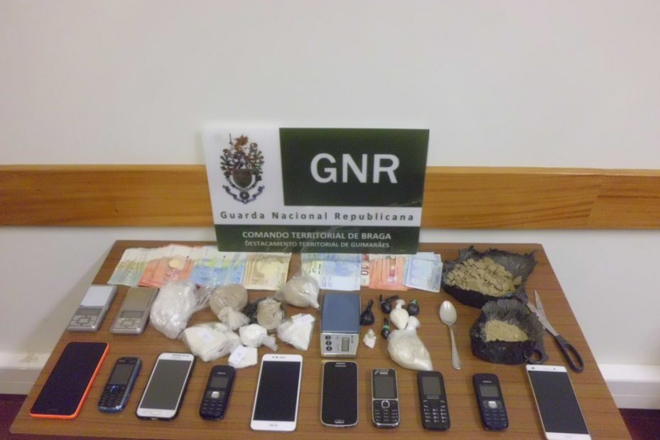 Três detidos e quase sete mil doses de droga apreendidas em Guimarães