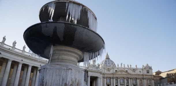 Oito mortos e problemas nos transportes em Itália devido ao frio