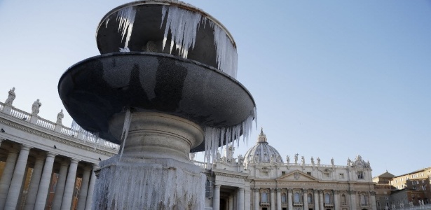 Oito mortos e problemas nos transportes em Itália devido ao frio