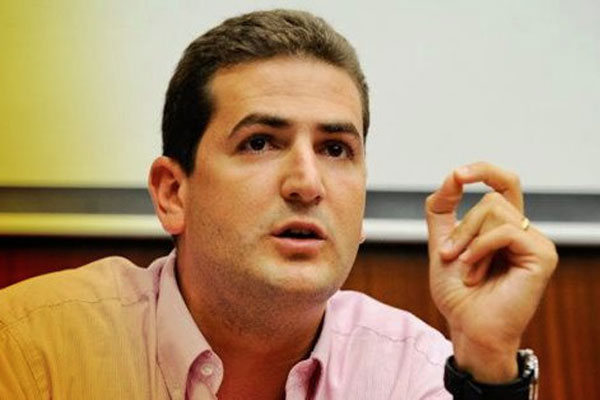 CGD está a “ser gerida por SMS e email”, acusa deputado bracarense Hugo Soares