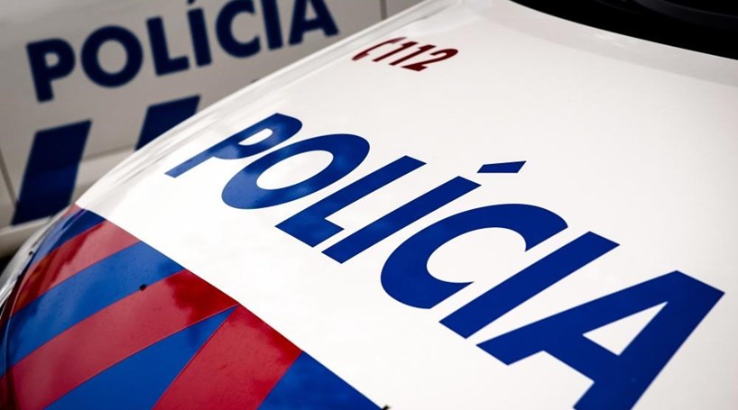 Septuagenário detido por furto de telemóvel a jovem de 17 anos