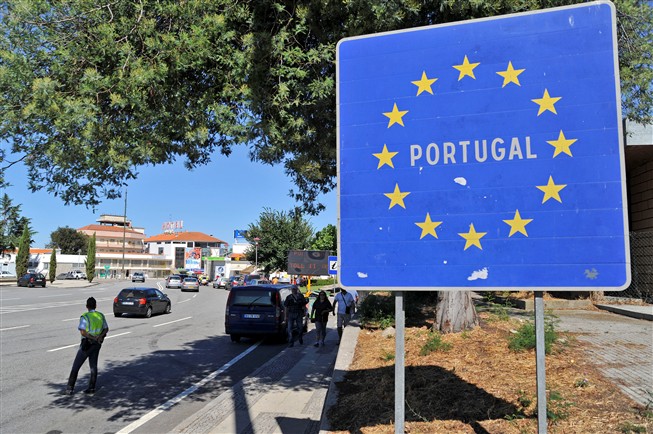 Francesa luso-descendente transportou mais de 500 imigrantes ilegais entre França e Portugal a troca de dinheiro