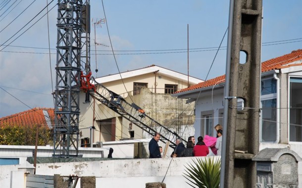 Trabalhador morre atingido na cabeça por grua em Barcelos