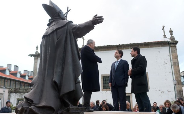 Braga presta tributo a Frei Bartolomeu dos Mártires com estátua no largo S. Paulo