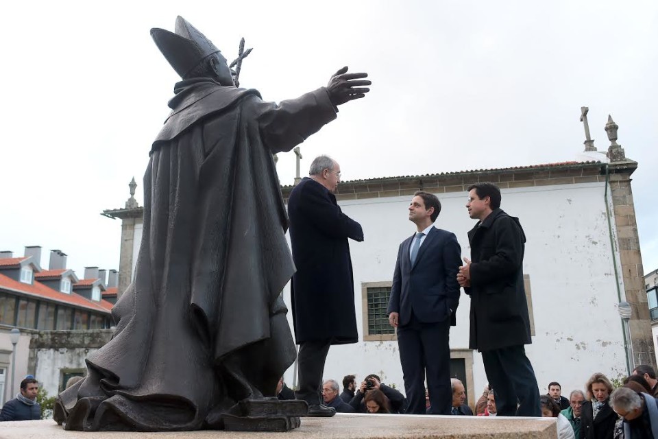 Braga presta tributo a Frei Bartolomeu dos Mártires com estátua no largo S. Paulo