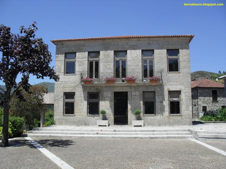 ESCLARECIMENTO: Dívida da Câmara Municipal de Terras de Bouro é de 3,3 milhões e não 11,5 milhões euros ;Câmara emite comunicado