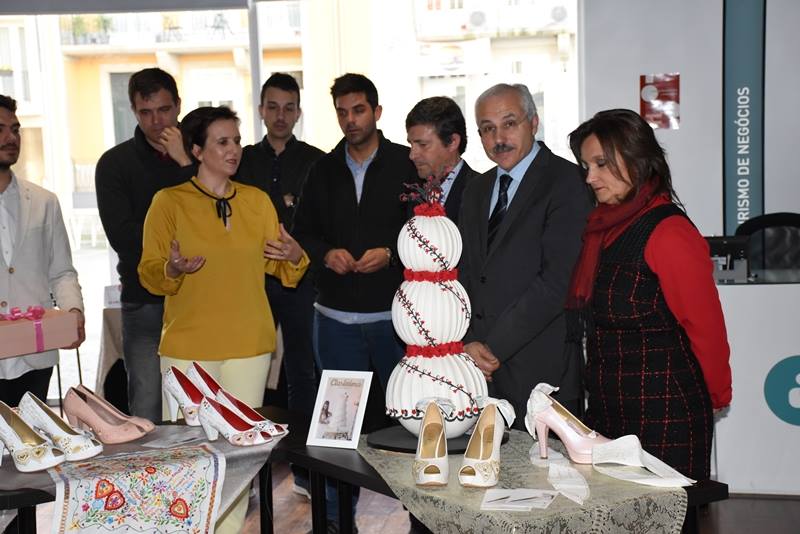 ‘Namorar Portugal’ apresentou sapatos casamenteiros e instrumentos de cordas inspirados nos Lenços de Namorados