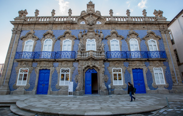 Comissão de Protecção ao Idoso debate esta sexta-feira (18 h) no Palácio do Raio ‘A Dignidade do Idoso’