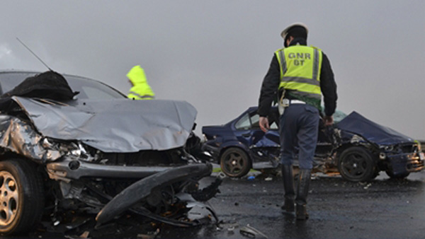 GNR registou em 12 horas um morto e 5 feridos graves em acidentes rodoviários
