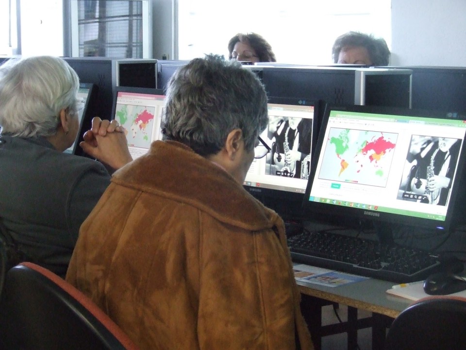 Câmara de Braga abre para cursos de informática e inglês para seniores; inscrições até dia 15