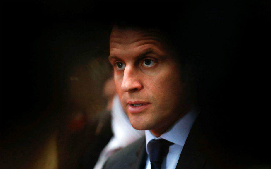 França: Macron promete eliminar 120 mil empregos para 