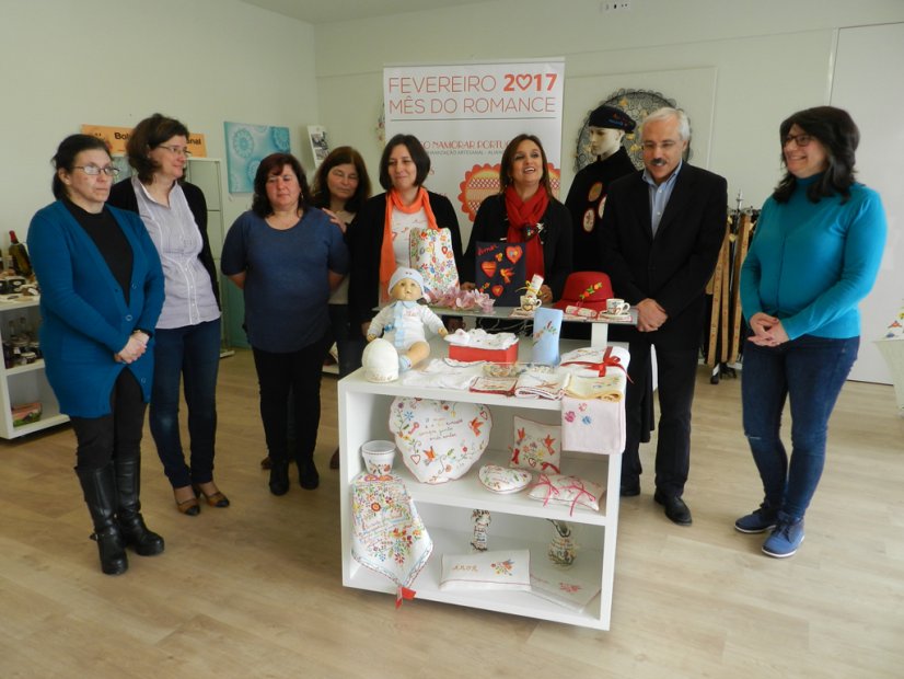 Mês do Romance: Bordadeiras da Aliança Artesanal apresentam novos produtos