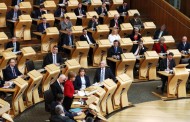 Parlamento escocês aprova novo pedido para fazer referendo sobre independência
