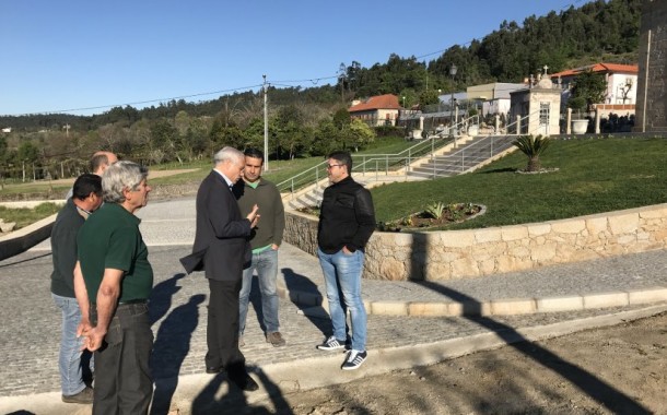 António Vilela acompanha requalificação da envolvente da Igreja Paroquial de Carreiras S. Tiago