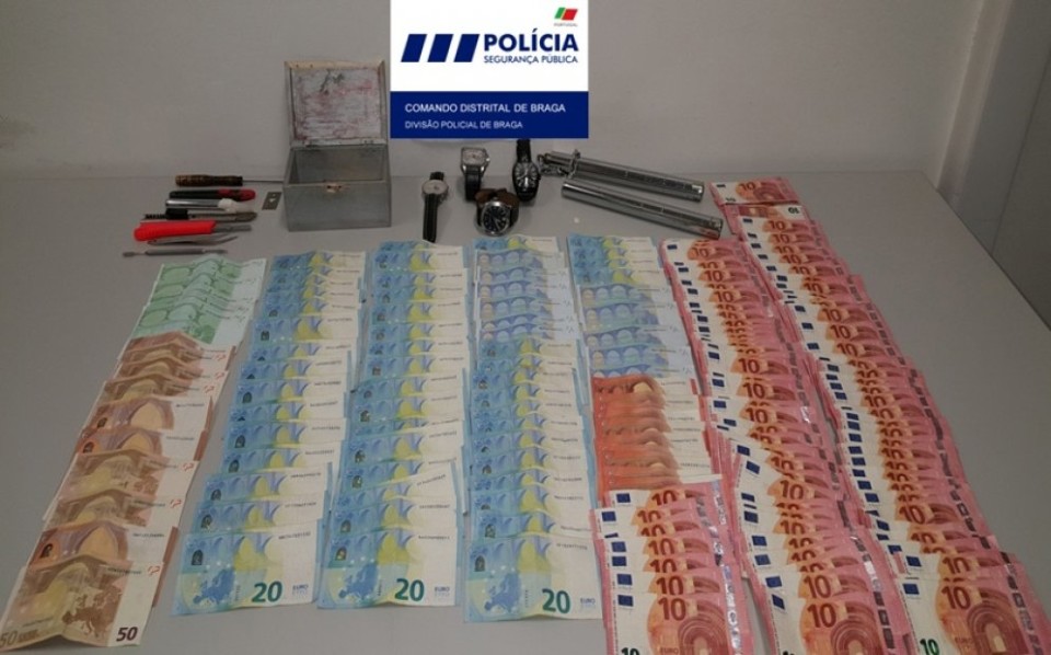 PSP de Barcelos detém homem por tráfico de droga com relógios avaliados em 45 mil euros
