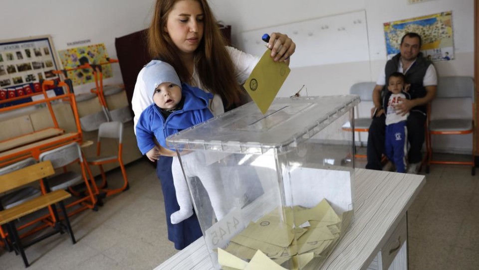 Referendo na Turquia não foi verdadeiramente democrático, dizem observadores internacionais