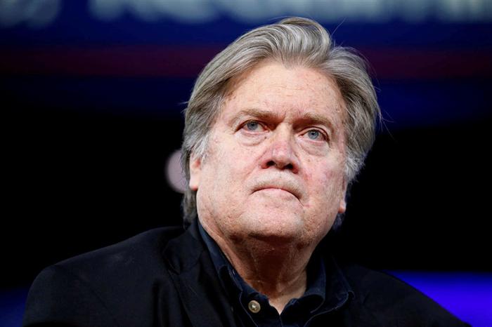 Trump põe o polémico Steven Bannon fora do Conselho de Segurança Nacional