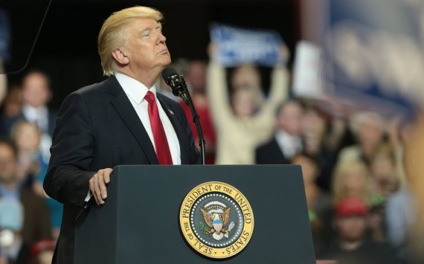 Pirata russo detido em Espanha por alegado favorecimento a Trump