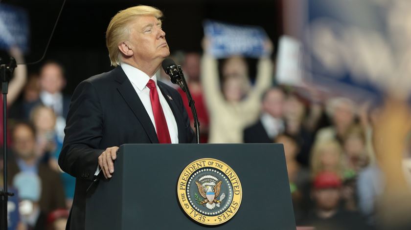 Pirata russo detido em Espanha por alegado favorecimento a Trump