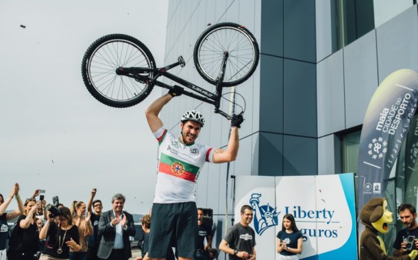 Vilaverdense João Sousa sobe 400 degraus em bicicleta