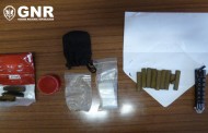 GNR de Barcelos detém jovem de 24 anos por tráfico de droga e posse de arma proibida