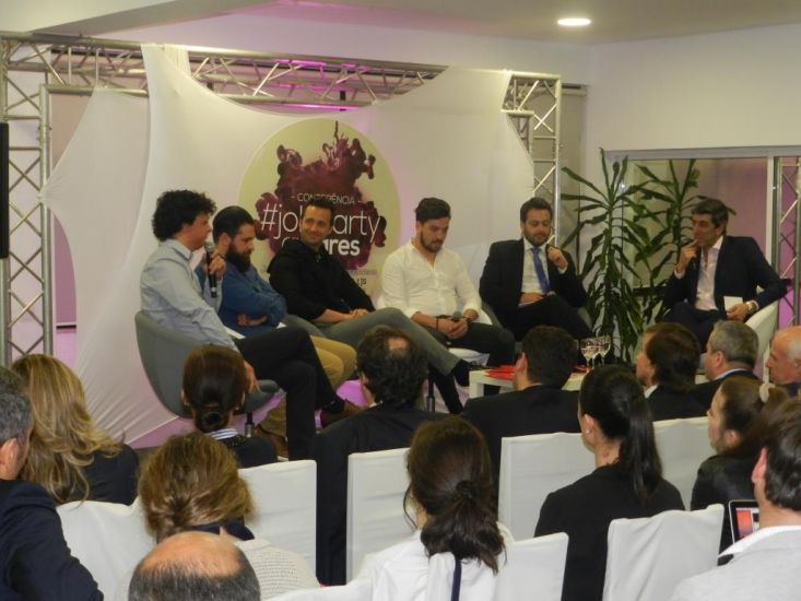 Socialistas de Amares abordam políticas sobre emprego com secretário de Estado