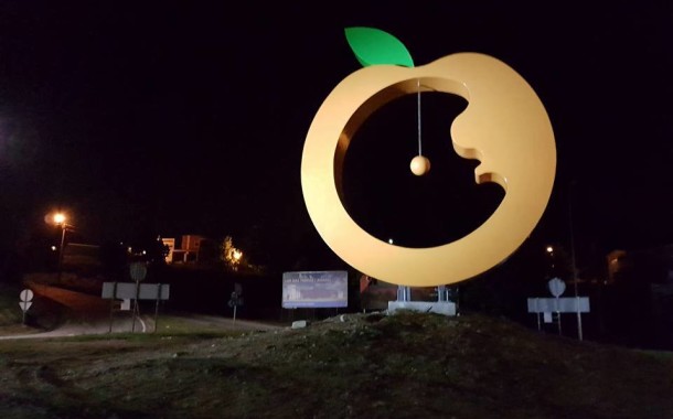 AMARES: Monumento da Laranja já está instalado na rotunda Ponte do Porto