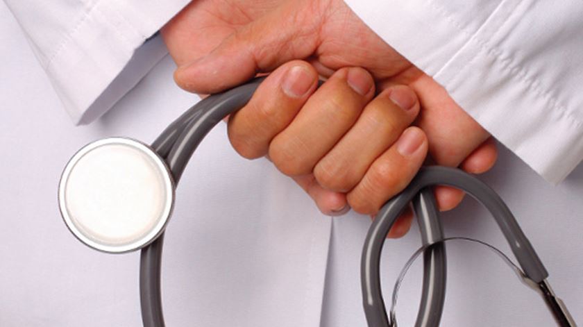 Médicos rejeitam ser tratados como 