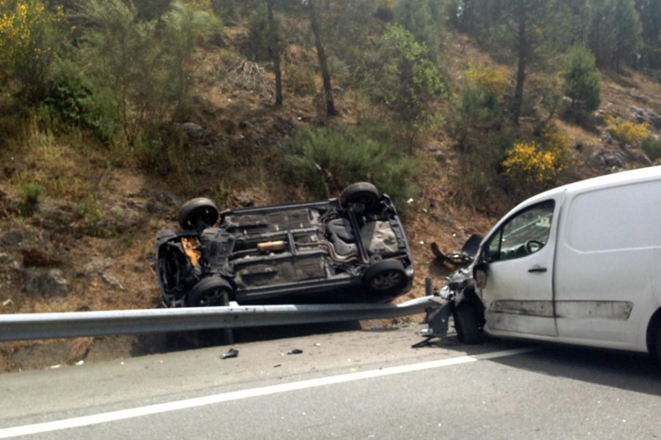 BRAGA: Carro em contramão bateu noutros dois e fez três feridos