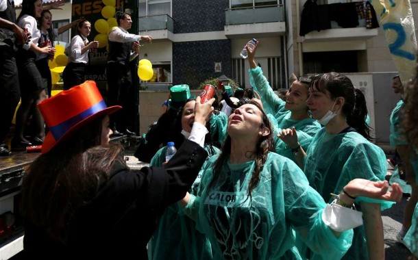 BE repudia “silêncio cúmplice” da Academia sobre caso da jovem filmada seminua nos festejos do Enterro da Gata