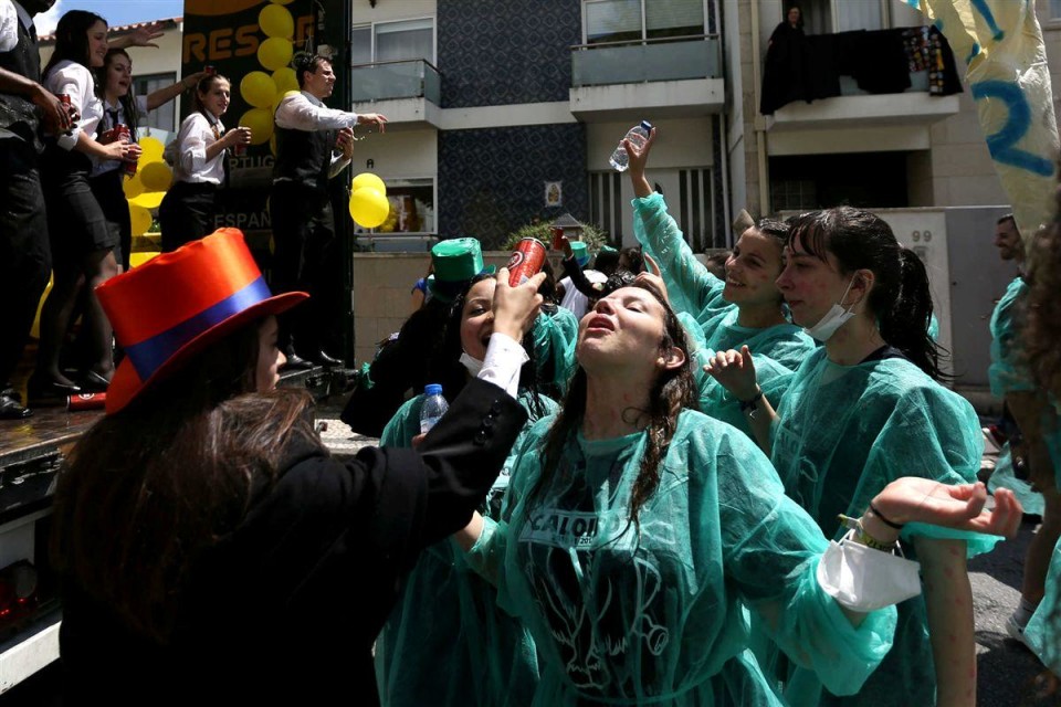BE repudia “silêncio cúmplice” da Academia sobre caso da jovem filmada seminua nos festejos do Enterro da Gata
