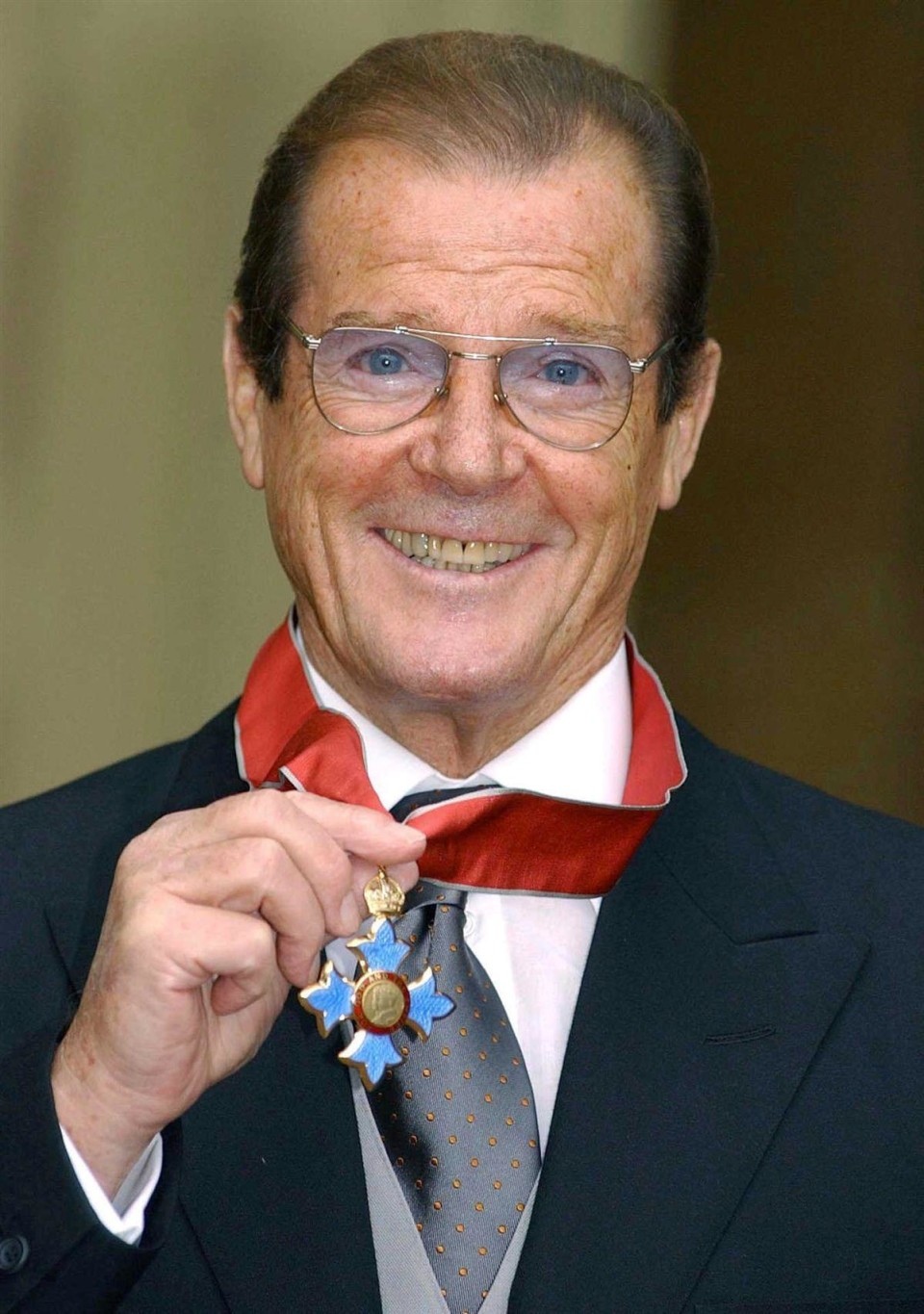 Roger Moore, ‘O Santo’ e James Bond 007, morreu