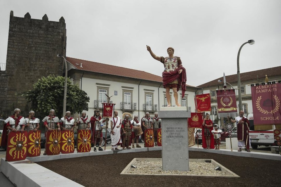 BRAGA ROMANA: Estátua do imperador César Augusto inaugurada no Largo Paulo Orósio
