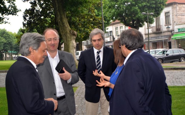 Eurodeputados José Manuel Fernandes e Nuno Melo falam na Casa do Conhecimento de Vila Verde sobre diversidade cultural
