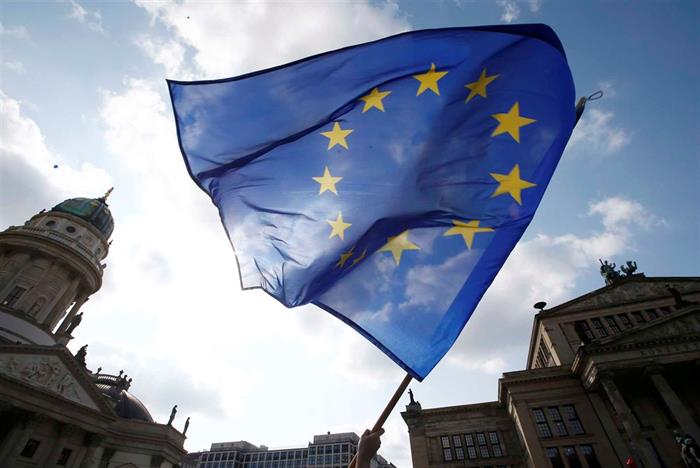Comissão Europeia abre processos contra países por não aceitarem refugiados