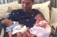 A primeira foto de Cristiano Ronaldo com os gémeos