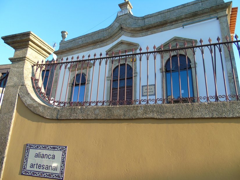 VILA VERDE: Aliança Artesanal paga 600 euros por “violação e uso ilegal” da marca Lenços de Namorados