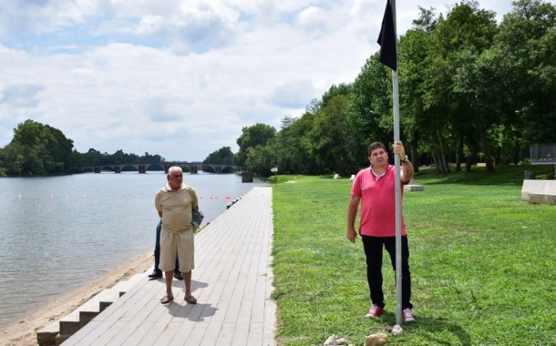 VILA DE PRADO: Junta hasteia bandeira preta na Praia do Faial a exigir respeito contra “pirataria silenciosa”