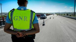 GNR regista 155 detenções e 2607 infracções no fim-de-semana