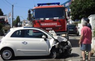 Mulher despista-se com os filhos contra o muro de vivenda em Braga