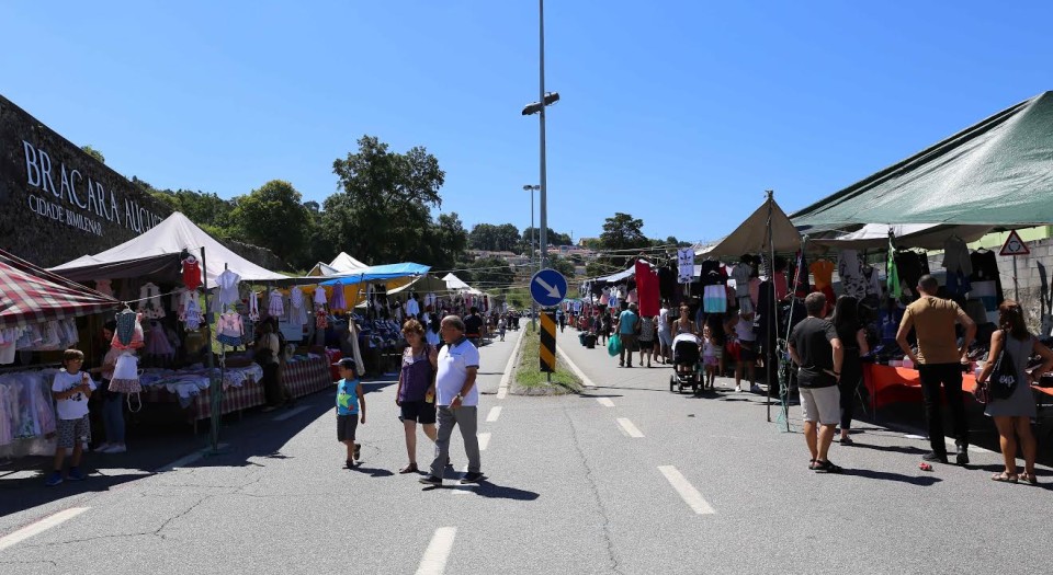 POLÉMICA: Câmara de Braga responde a críticas de feirantes e oposição sobre feira semanal