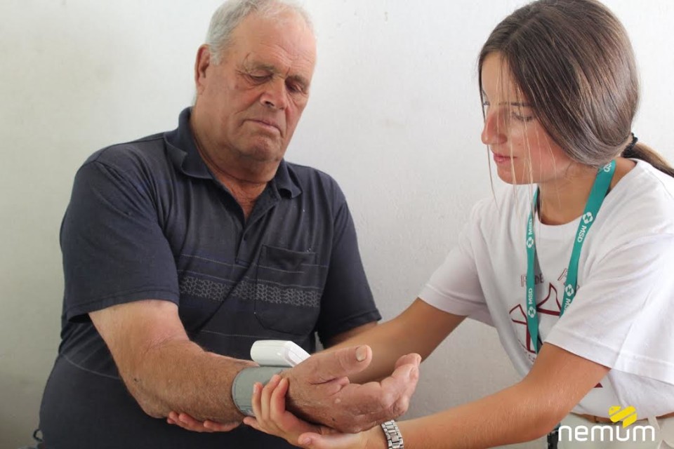 Futuros médicos da UMinho apoiam idosos isolados de Vila Nova de Cerveira