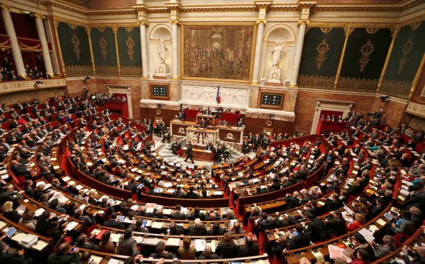 França proíbe contratação de familiares de deputados e ministros