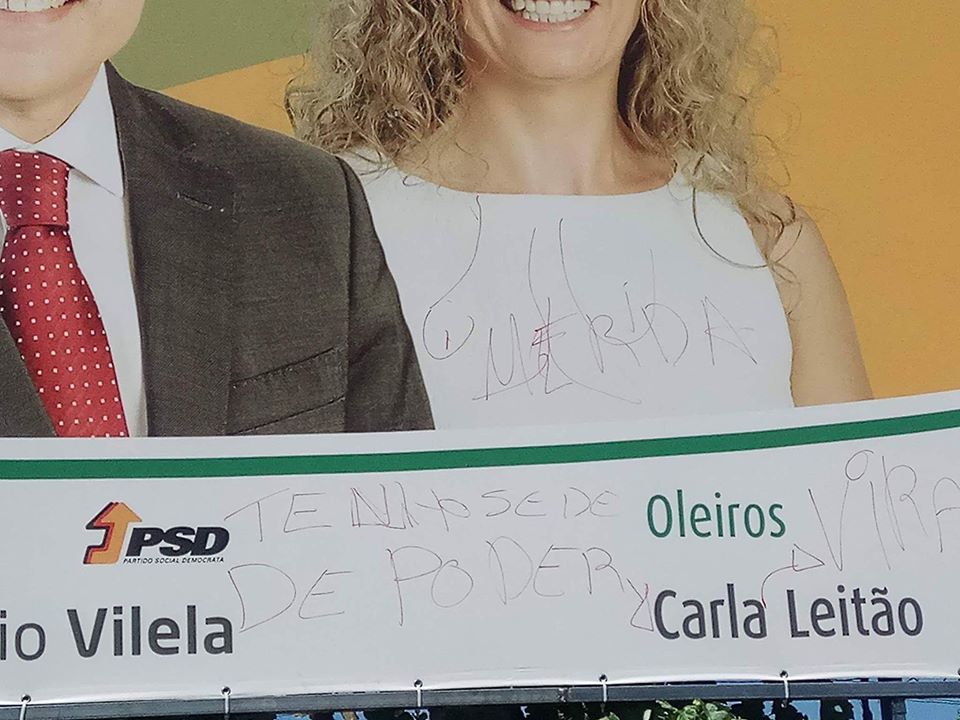 VILA VERDE (OLEIROS): Outdoors da campanha do PSD vandalizados com inscrições ofensivas